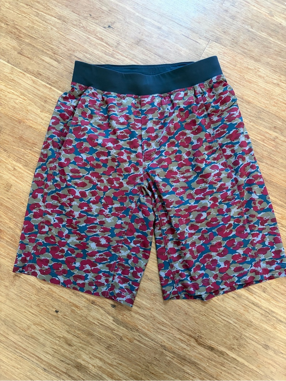 Lululemon Shorts 11"  Linerless Mini Urban Leopard Red, sz S